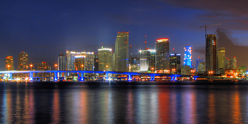 Skyline de la ciudad de Miami visto desde el barco